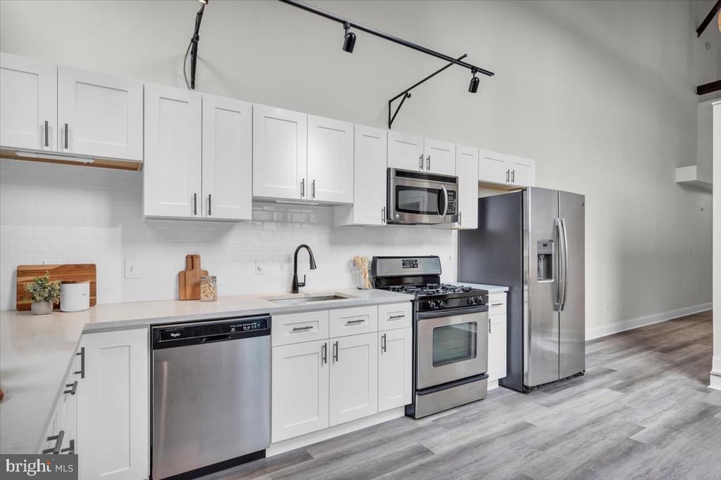 810 N HANCOCK STREET 7