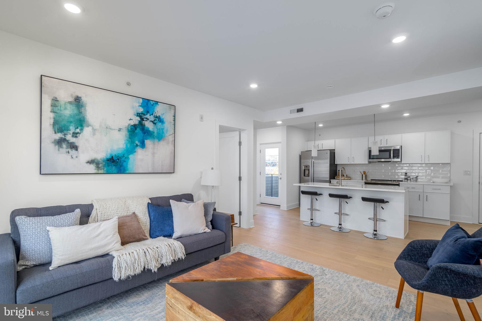 825 BAINBRIDGE STREET 404