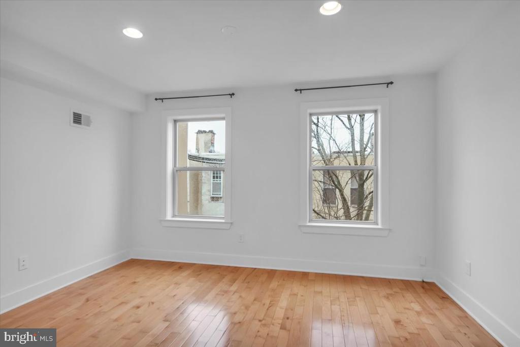 1643 S 5TH STREET