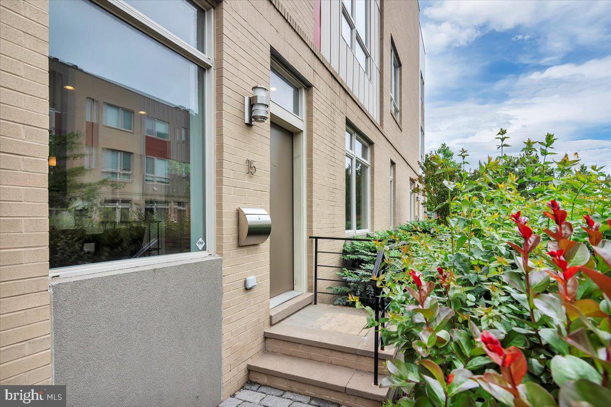 740 S COLUMBUS BOULEVARD 15