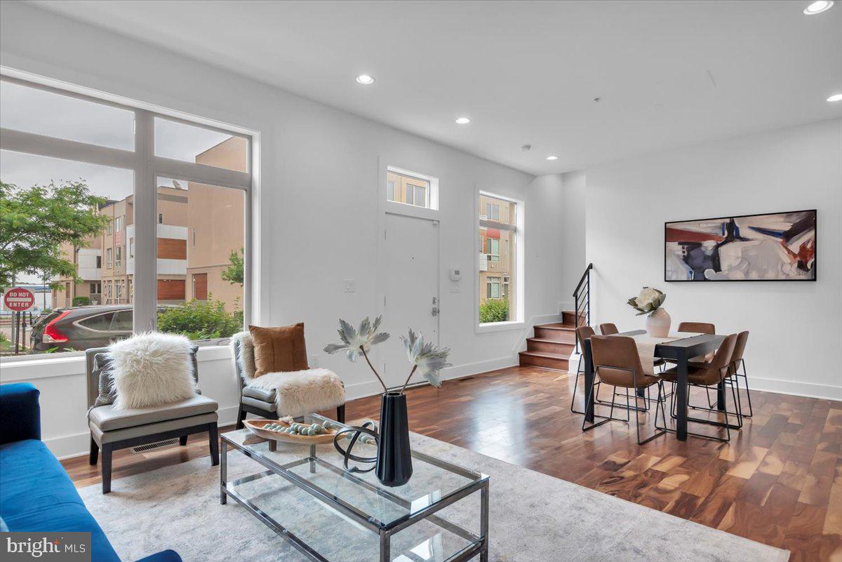 740 S COLUMBUS BOULEVARD 15