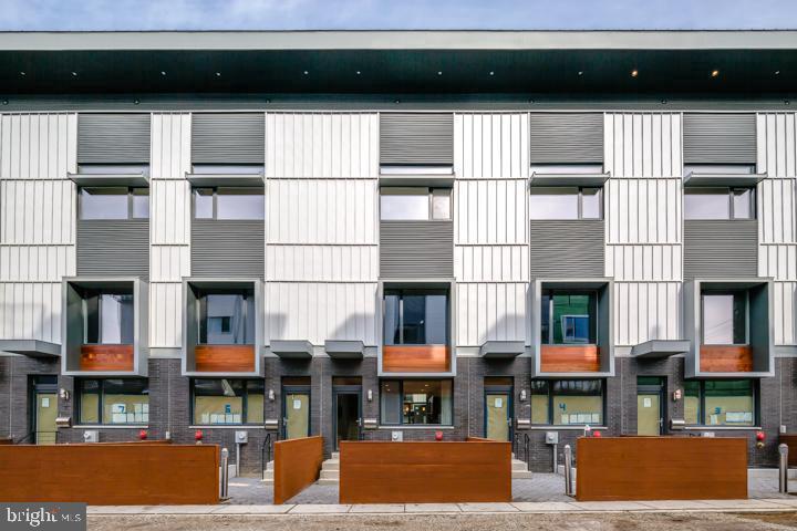 1102 N AMERICAN STREET 22 5
