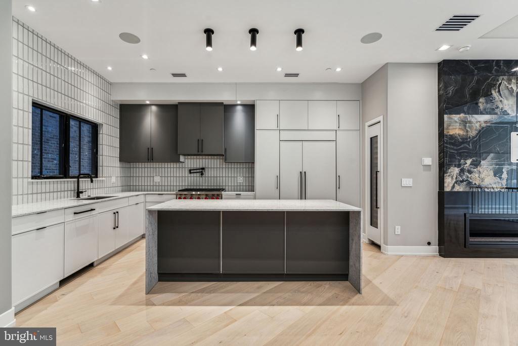 342 S HICKS STREET