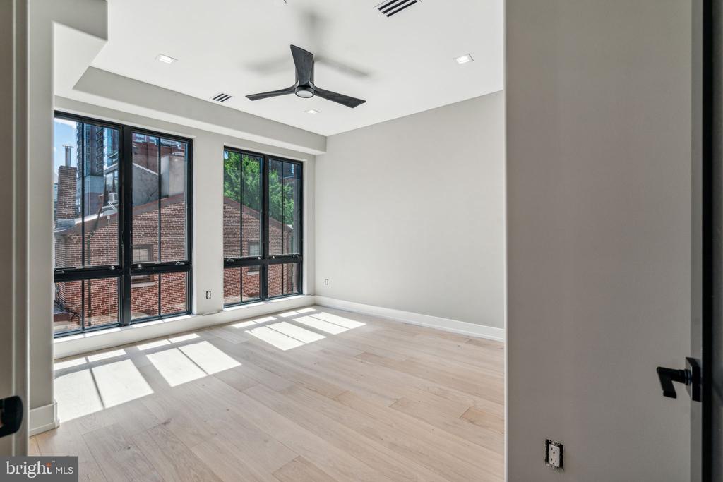 342 S HICKS STREET