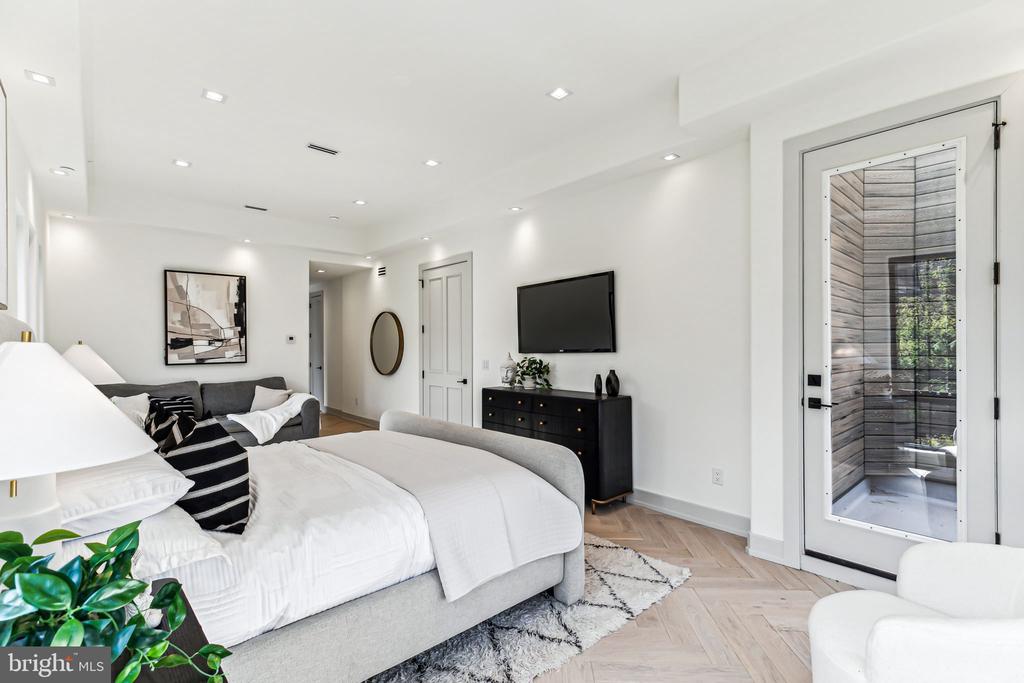 344 S HICKS STREET