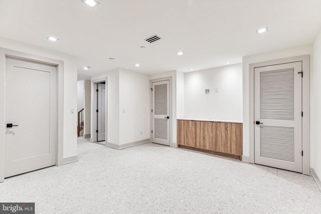 344 S HICKS STREET