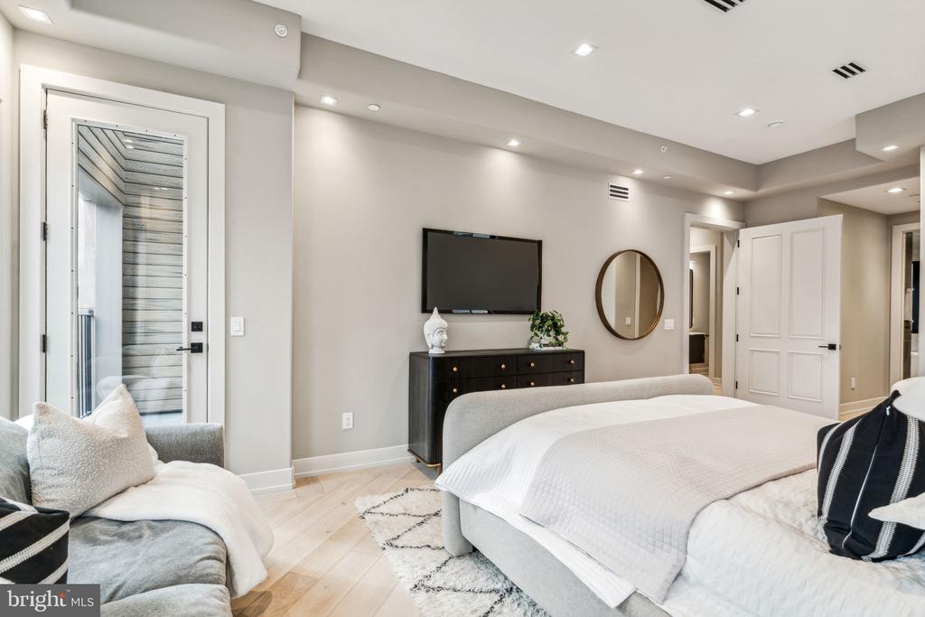 336 S HICKS STREET