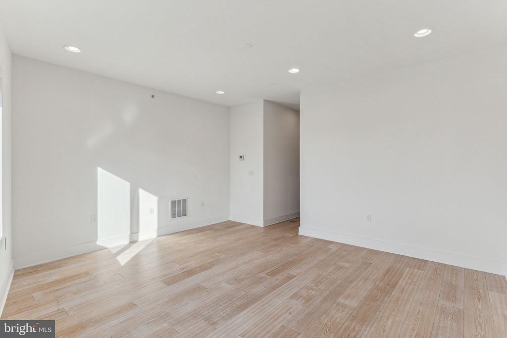 819 CARPENTER STREET A