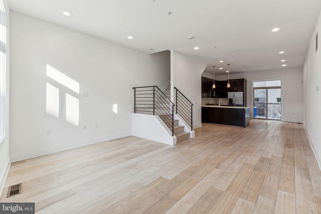 819 CARPENTER STREET A