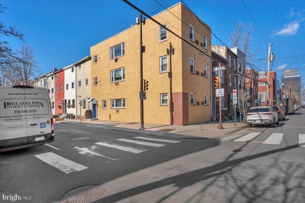 2001 LOMBARD STREET 3