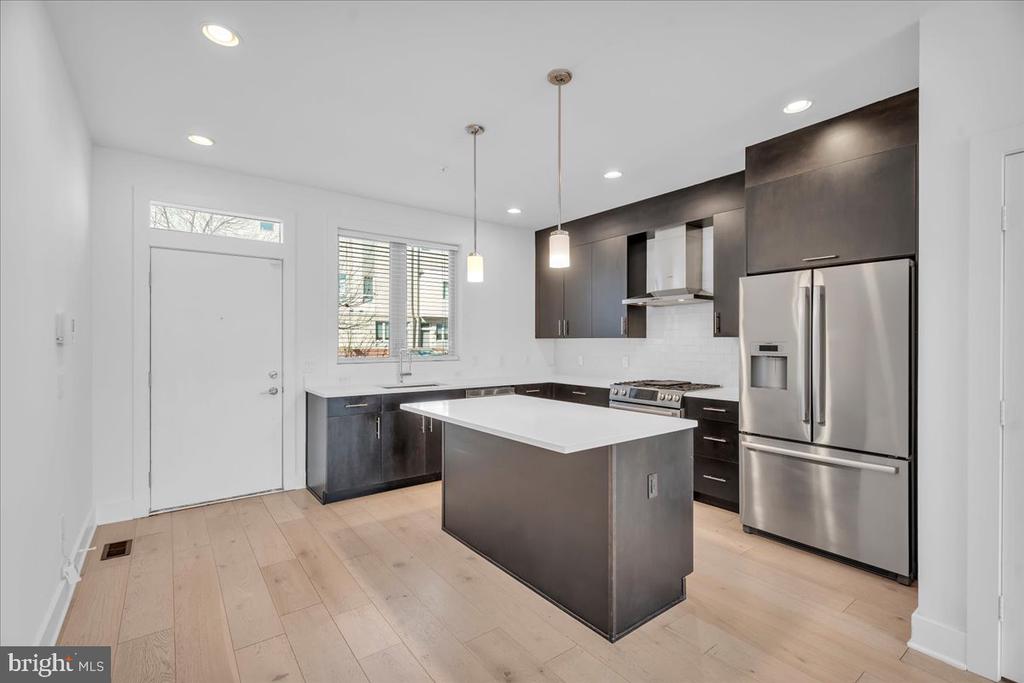 740 S COLUMBUS BOULEVARD 55