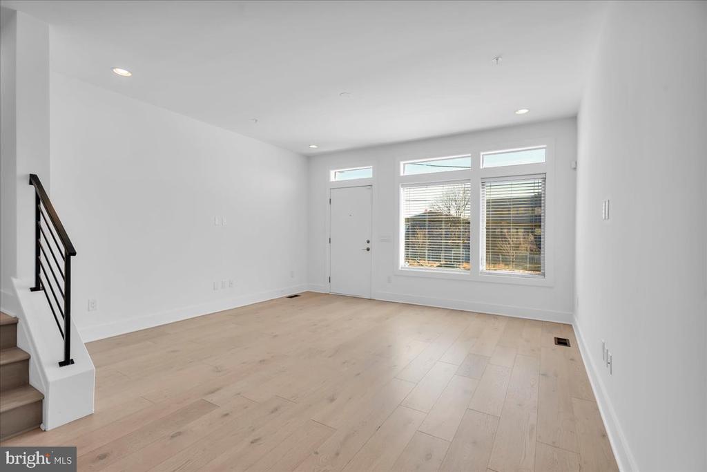 740 S COLUMBUS BOULEVARD 55