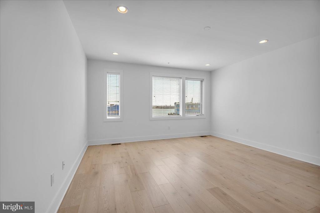740 S COLUMBUS BOULEVARD 55