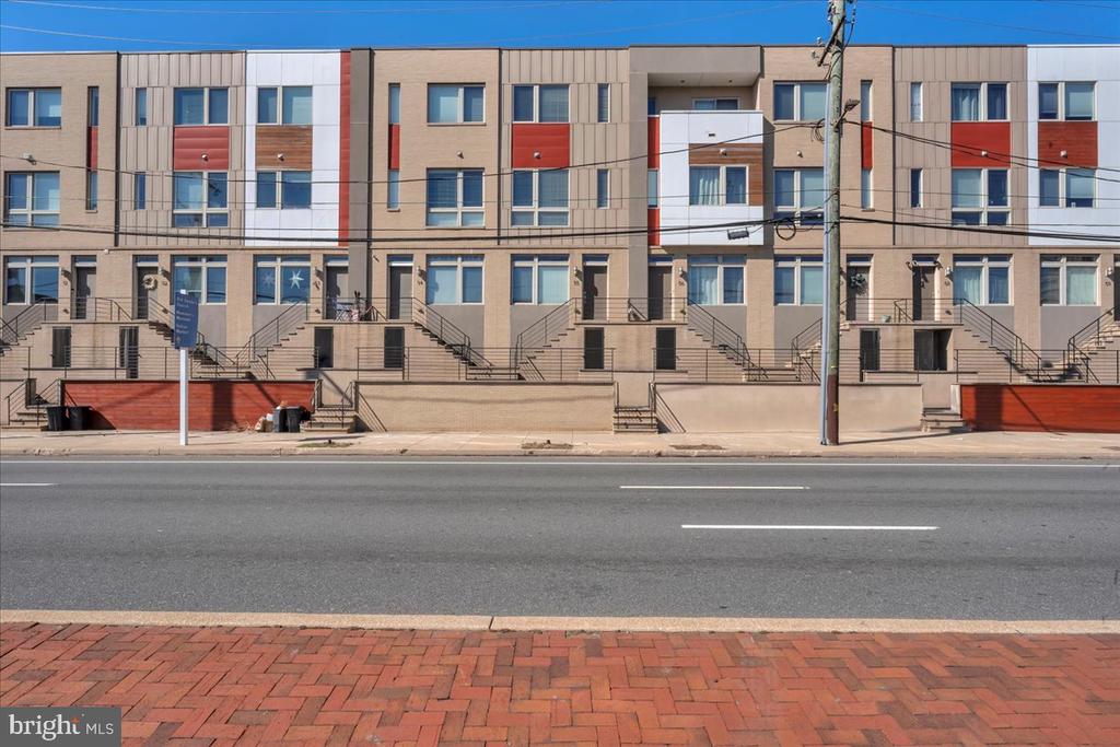 740 S COLUMBUS BOULEVARD 55