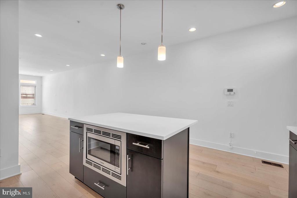 740 S COLUMBUS BOULEVARD 55