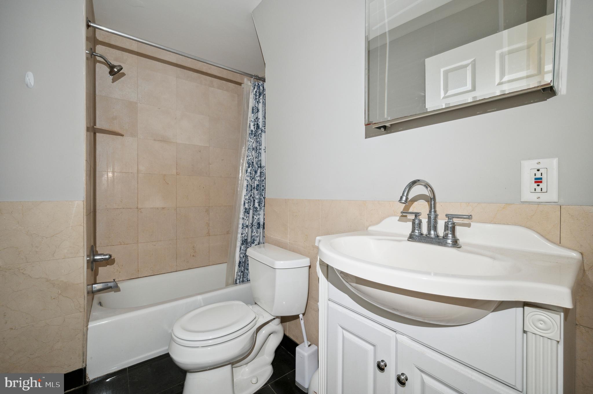 1723 SPRUCE STREET