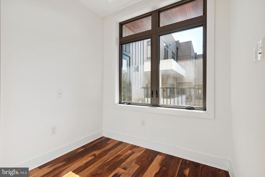 853 N 3RD STREET