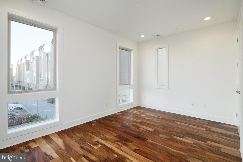 740 S COLUMBUS BOULEVARD 48