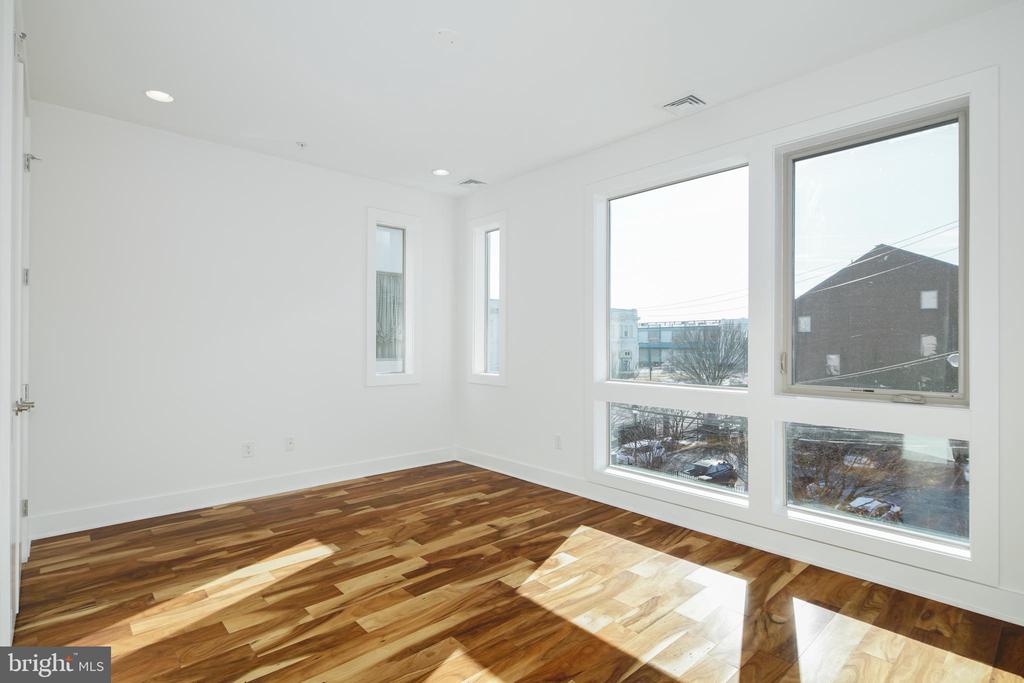 740 S COLUMBUS BOULEVARD 48