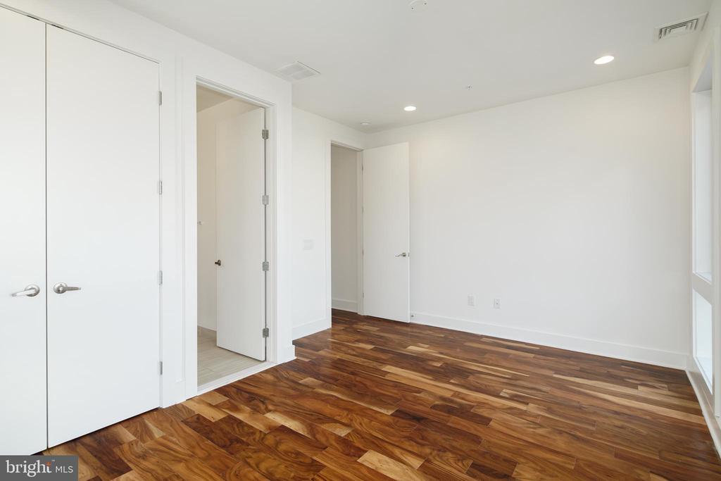 740 S COLUMBUS BOULEVARD 48