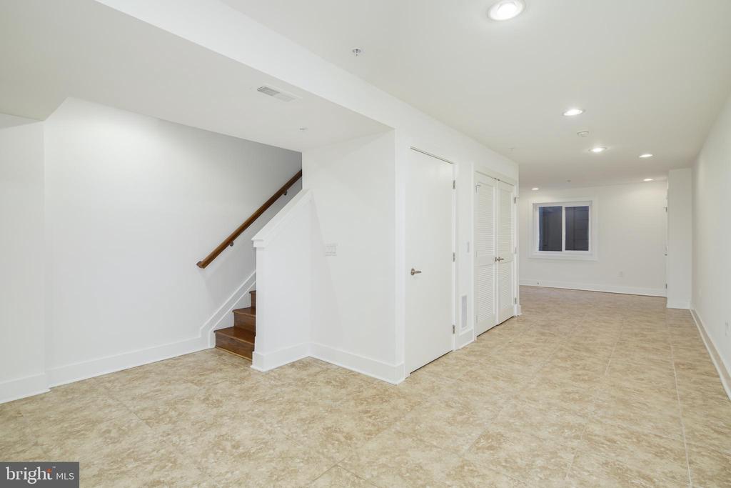 740 S COLUMBUS BOULEVARD 48
