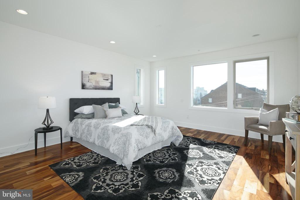 740 S COLUMBUS BOULEVARD 48