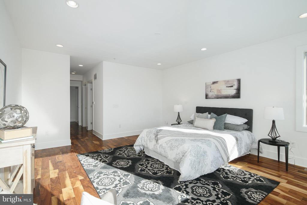 740 S COLUMBUS BOULEVARD 48