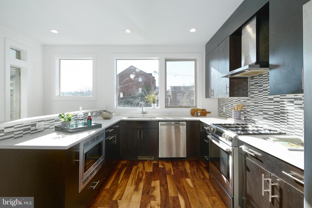 740 S COLUMBUS BOULEVARD 48
