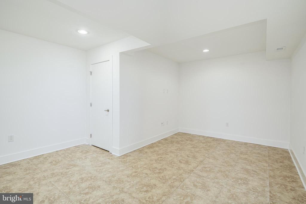 740 S COLUMBUS BOULEVARD 48