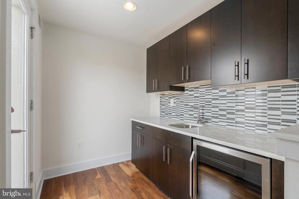 740 S COLUMBUS BOULEVARD 13