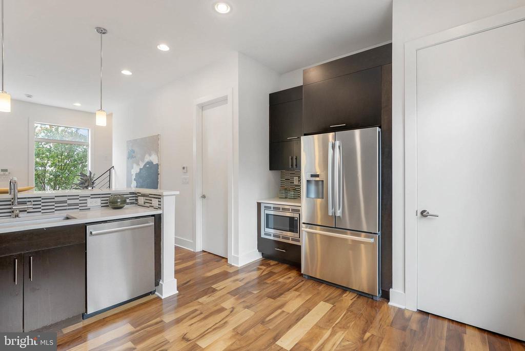 740 S COLUMBUS BOULEVARD 13