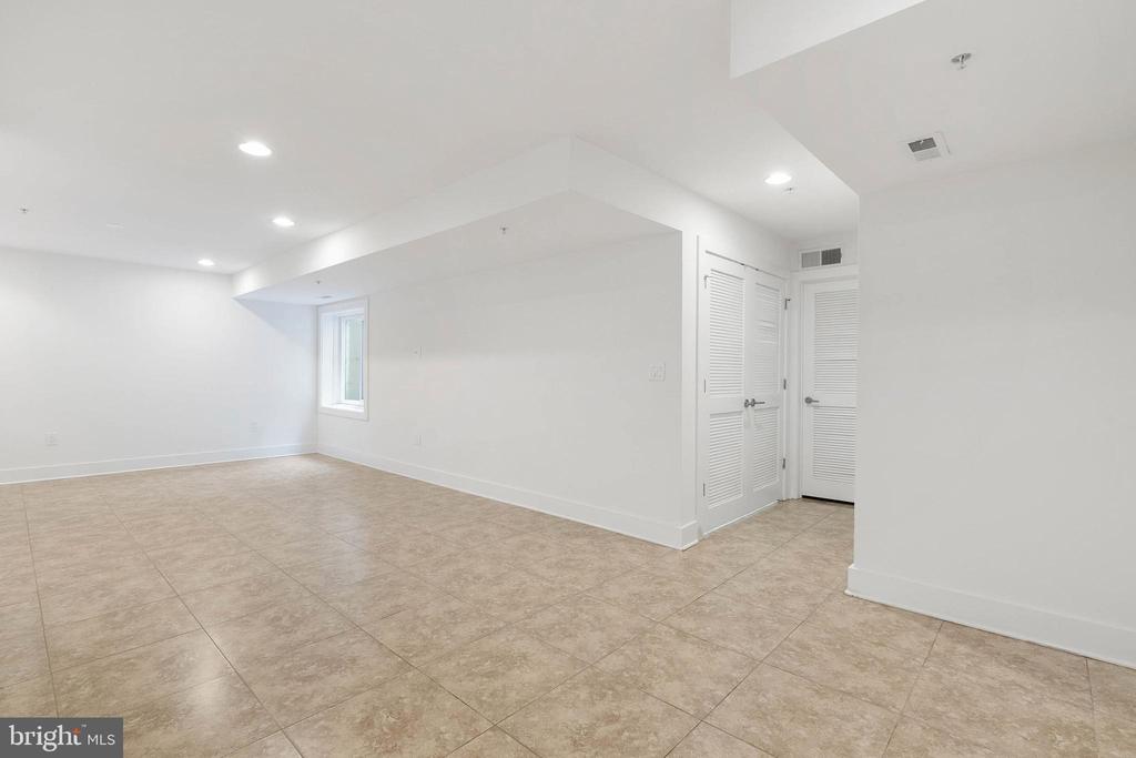 740 S COLUMBUS BOULEVARD 13