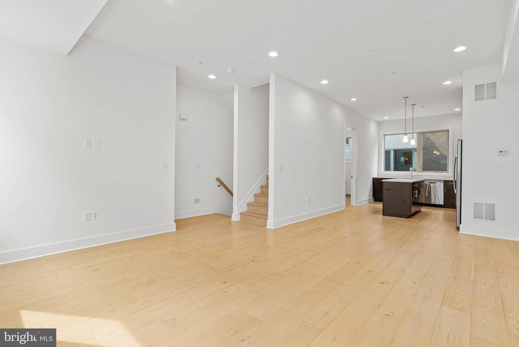 927 N FRONT STREET 31 2