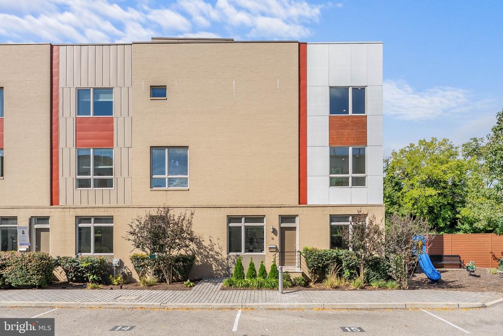 740 S COLUMBUS BOULEVARD 16