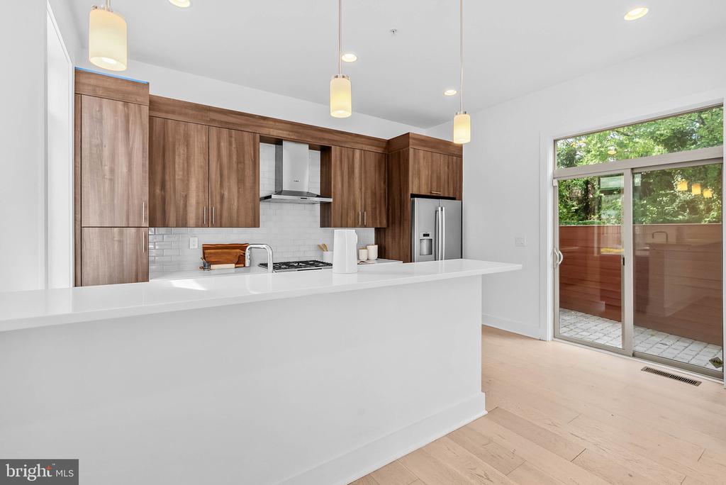 740 S COLUMBUS BOULEVARD 16