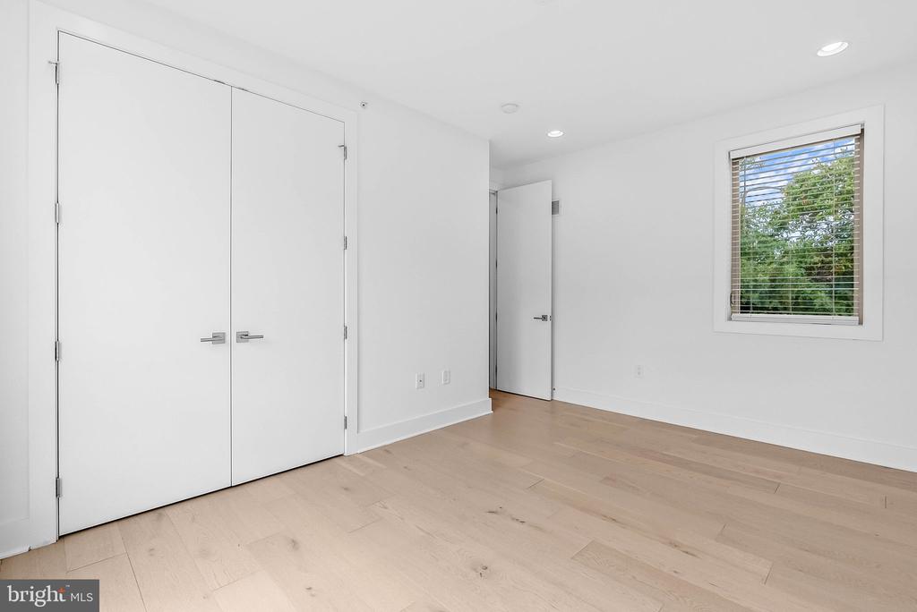 740 S COLUMBUS BOULEVARD 16