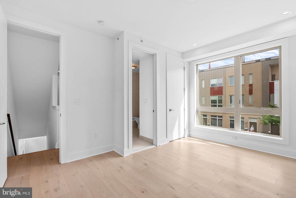 740 S COLUMBUS BOULEVARD 16