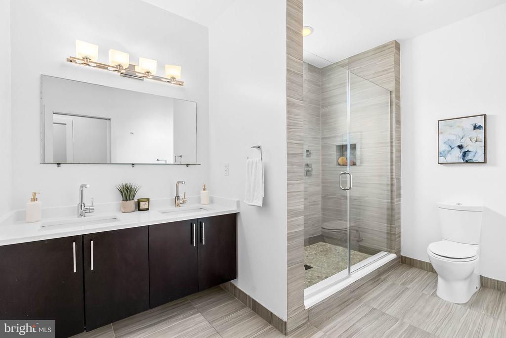 740 S COLUMBUS BOULEVARD 16