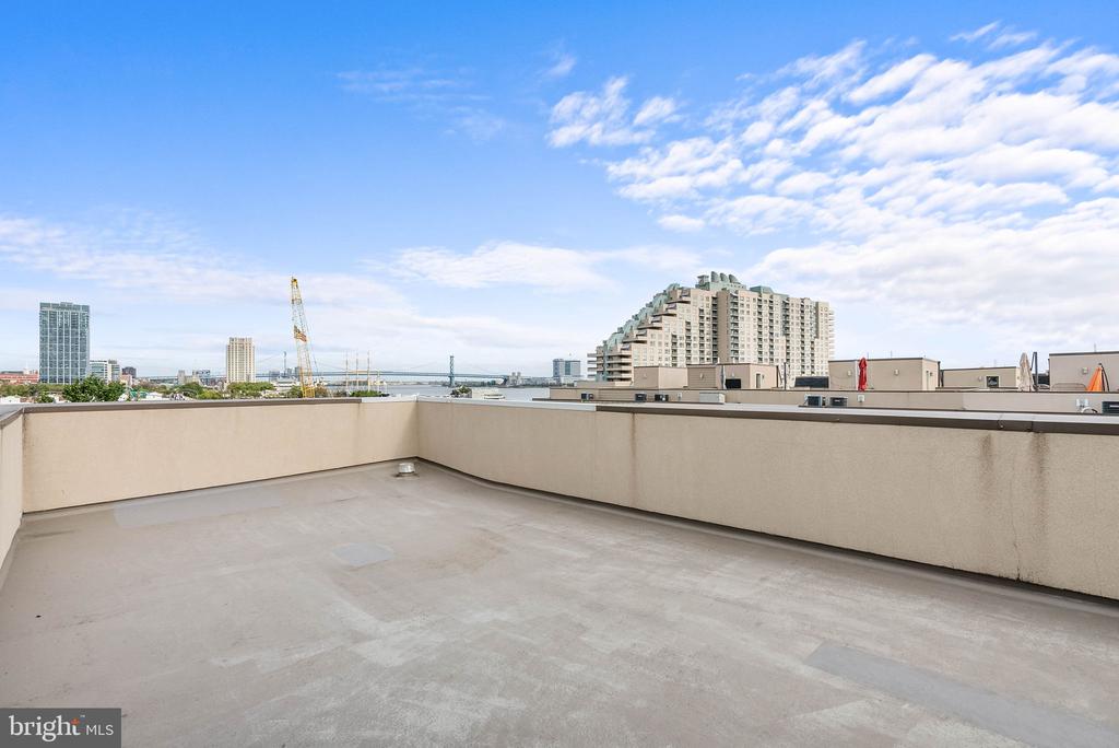 740 S COLUMBUS BOULEVARD 16
