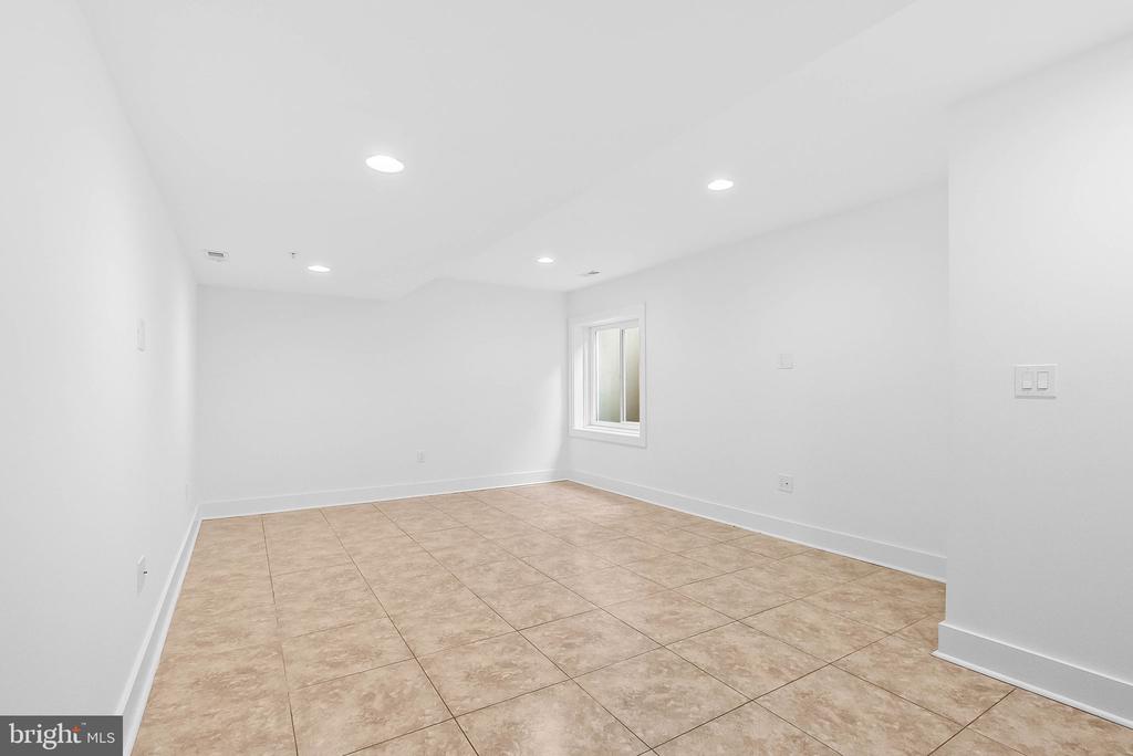 740 S COLUMBUS BOULEVARD 16