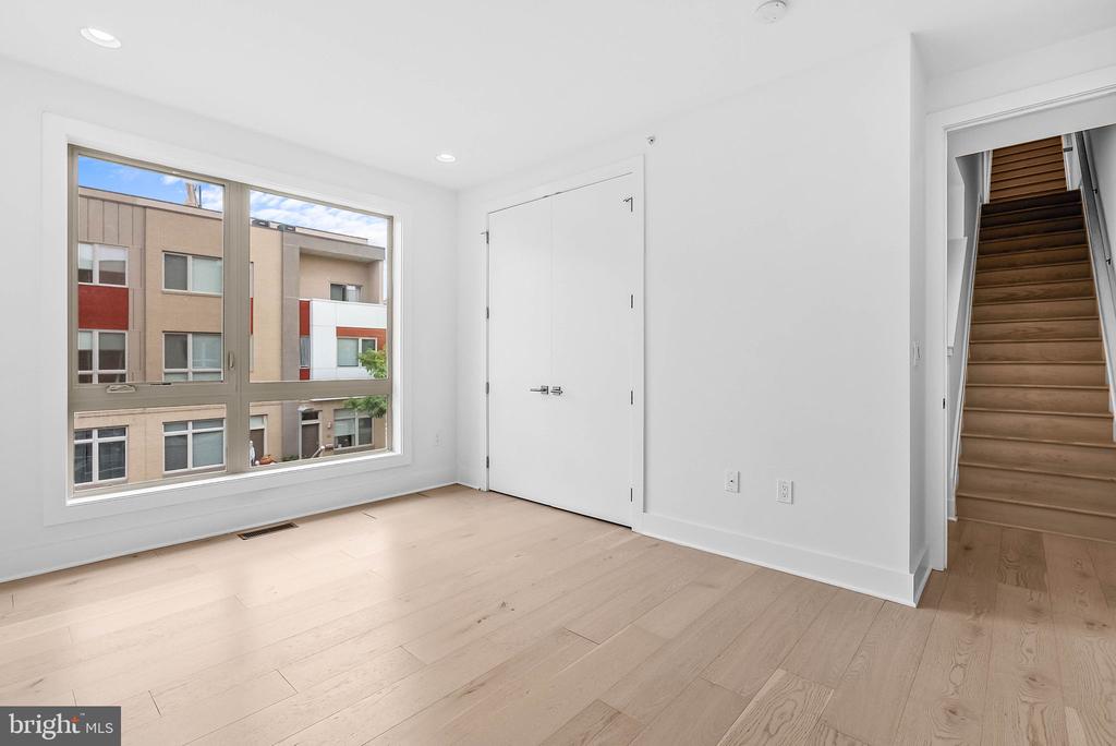 740 S COLUMBUS BOULEVARD 16