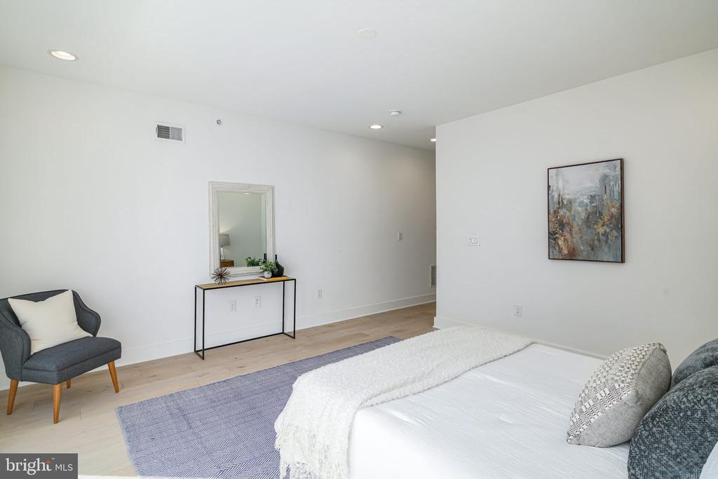 702 N FRONT STREET 12 2