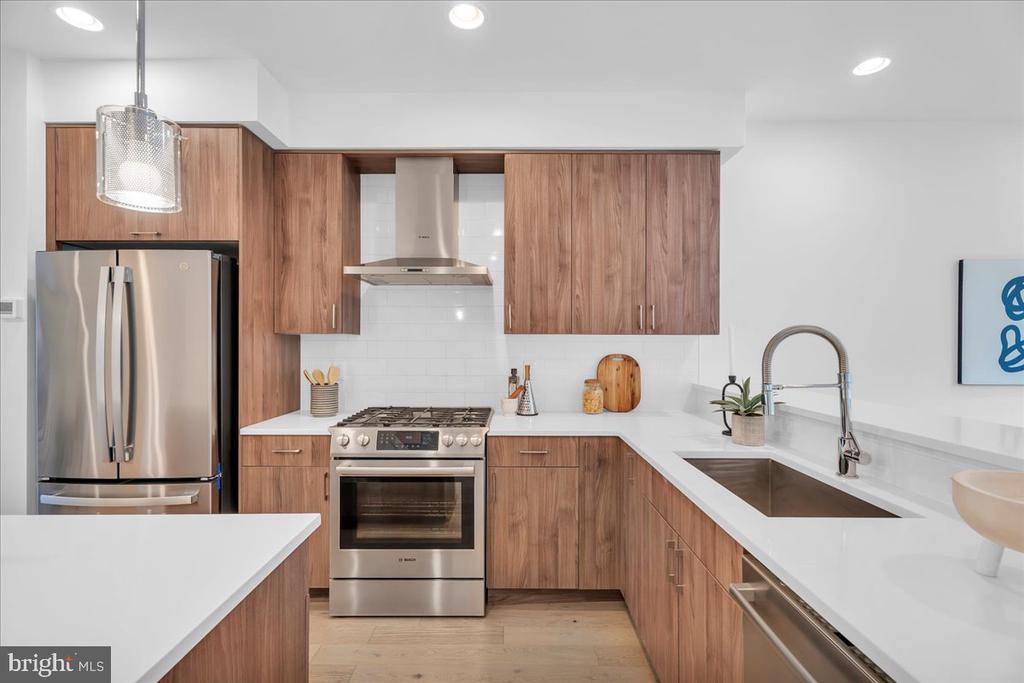 638 N 5TH STREET
