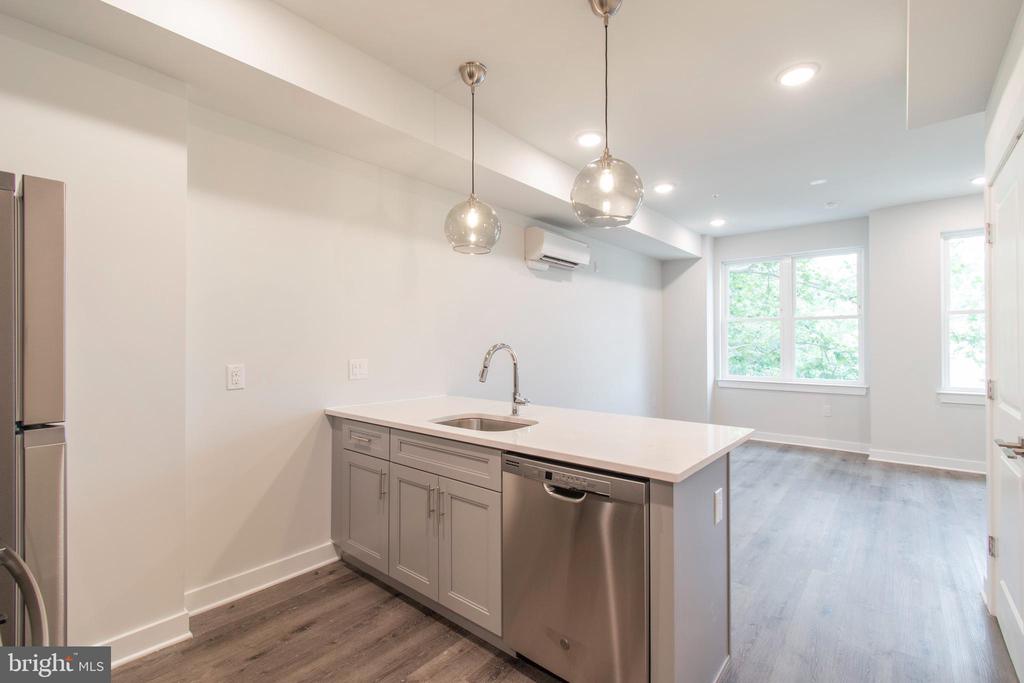 19 S 44TH STREET