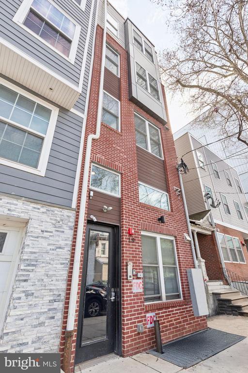 19 S 44TH STREET