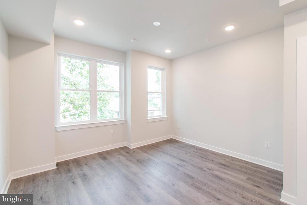 19 S 44TH STREET