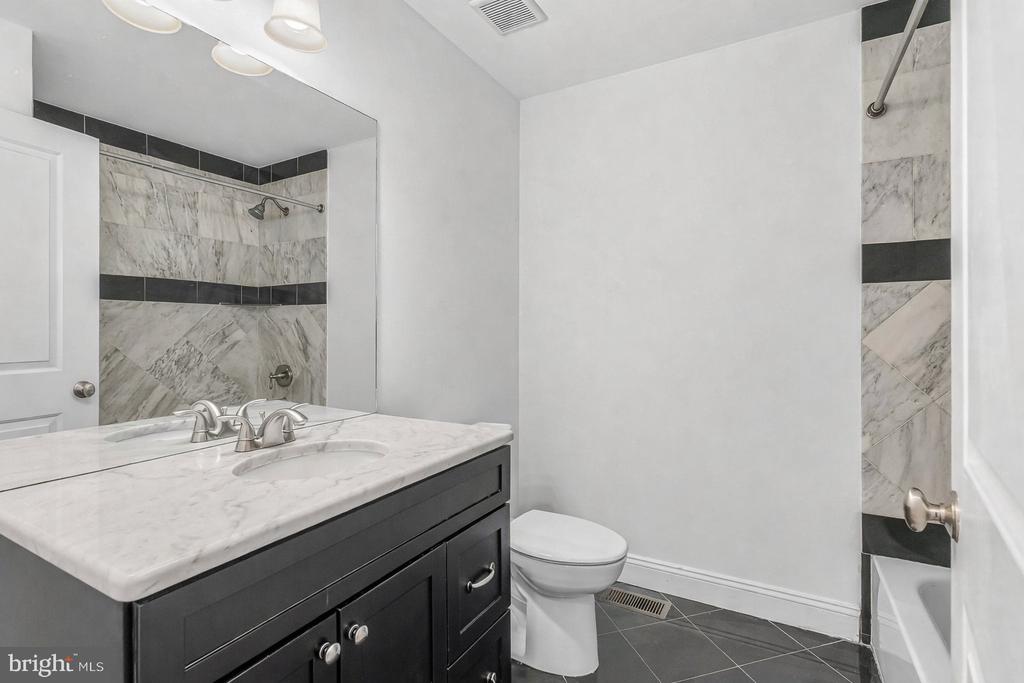 1003 N 3RD STREET Unit: B