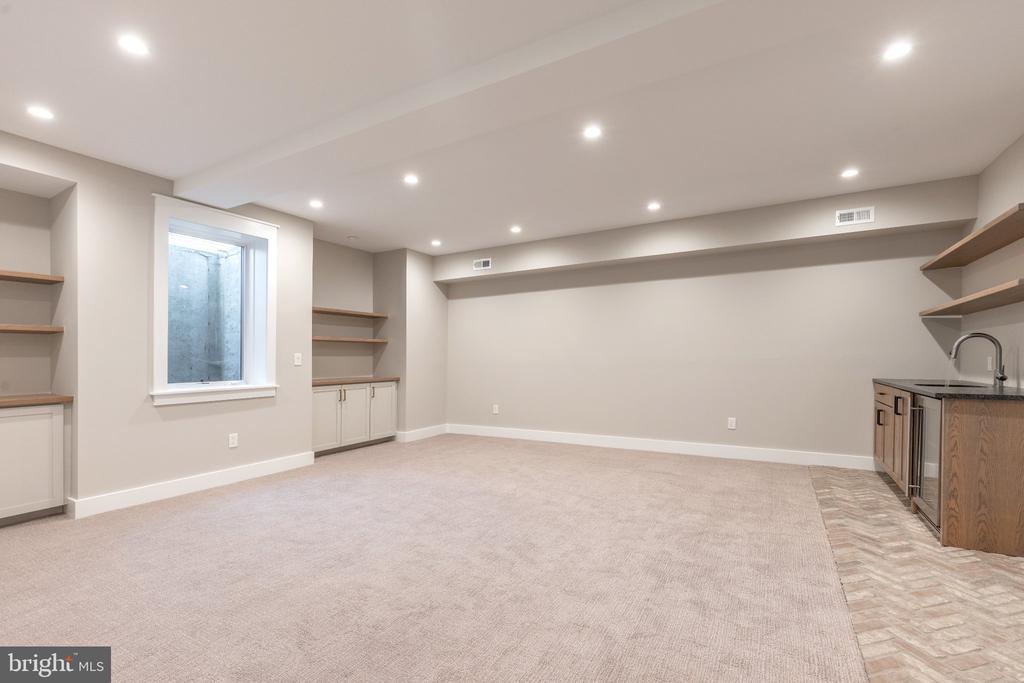 161 CARPENTER LANE