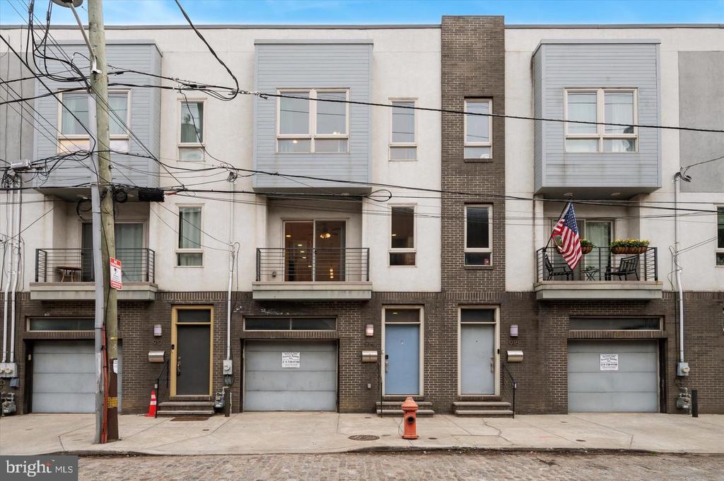 912 N FRONT STREET