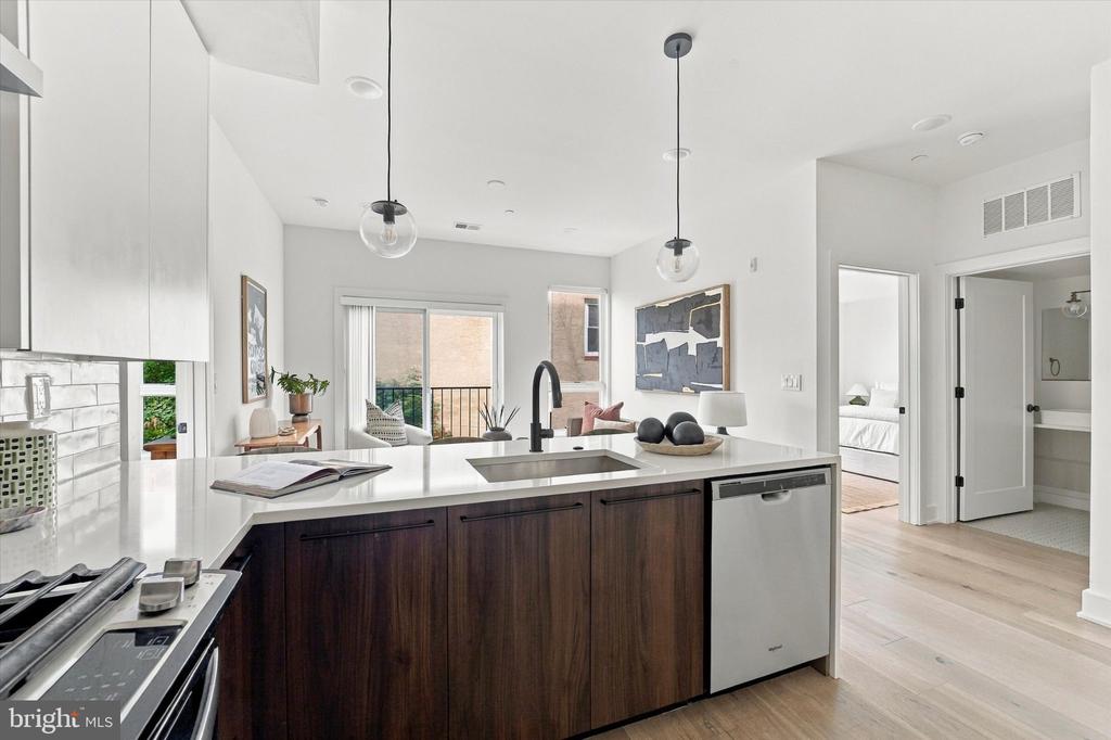 1723 FRANCIS STREET Unit: 2C